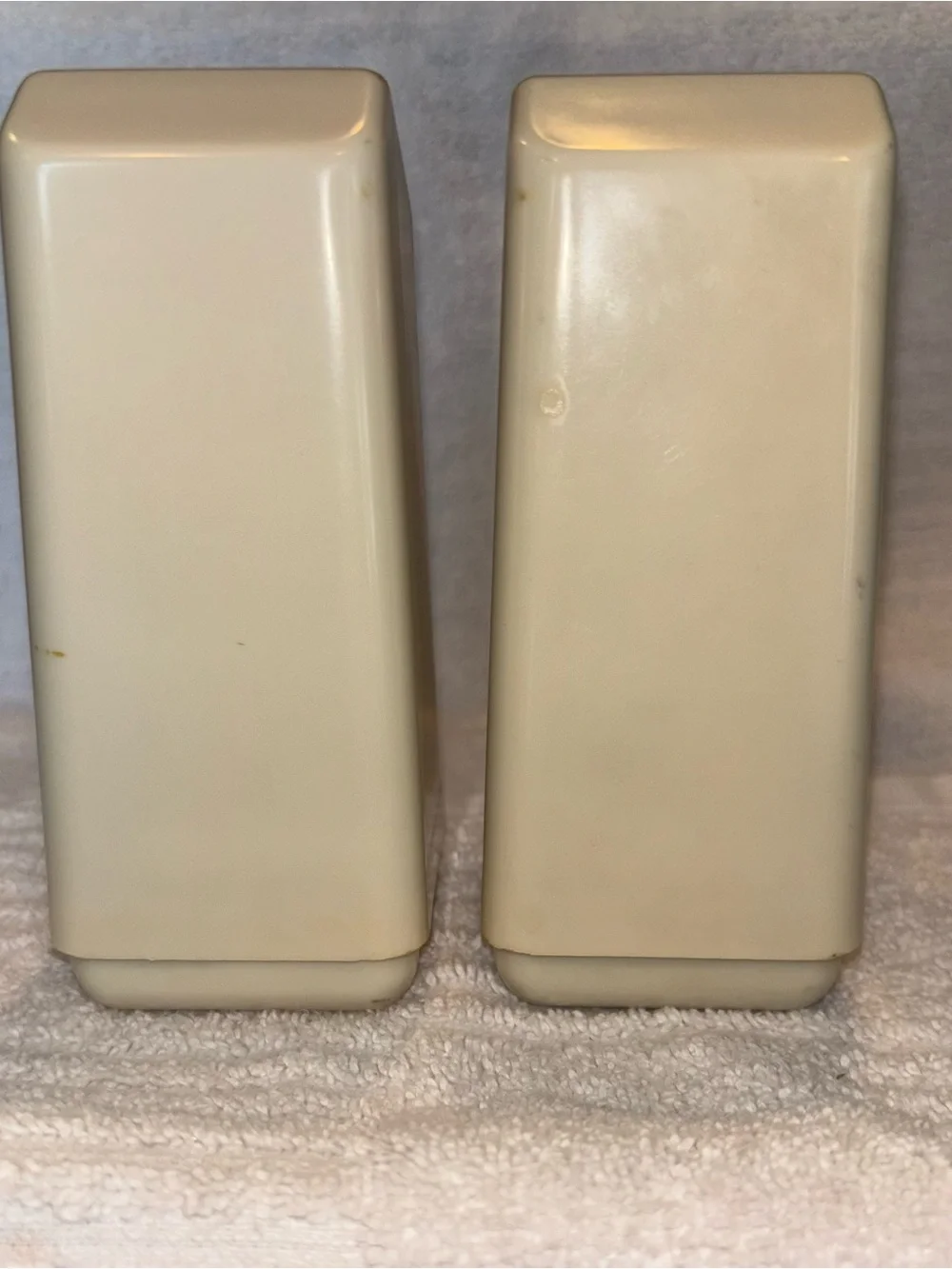 Vintage Rubbermaid Salt & Pepper Shakers Retro 1970s
